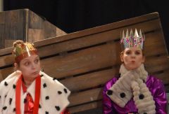 ein_koenig_zu_viel_pressefoto_hoch_cklecks-theater_hnanover_olivia_pum.jpg 