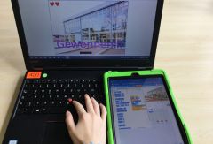 Hier wird ein Spiel am Laptop programmiert